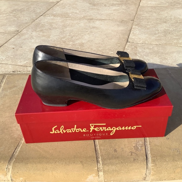 Salvatore Ferragamo Lillaz women’s shoes - size 9B Black Calf - Picture 2 of 4